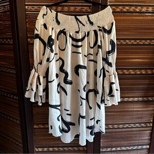 🌟3/$20🌟 Graphic black and cream Print Off Shoulder Layered Sleeve Dres